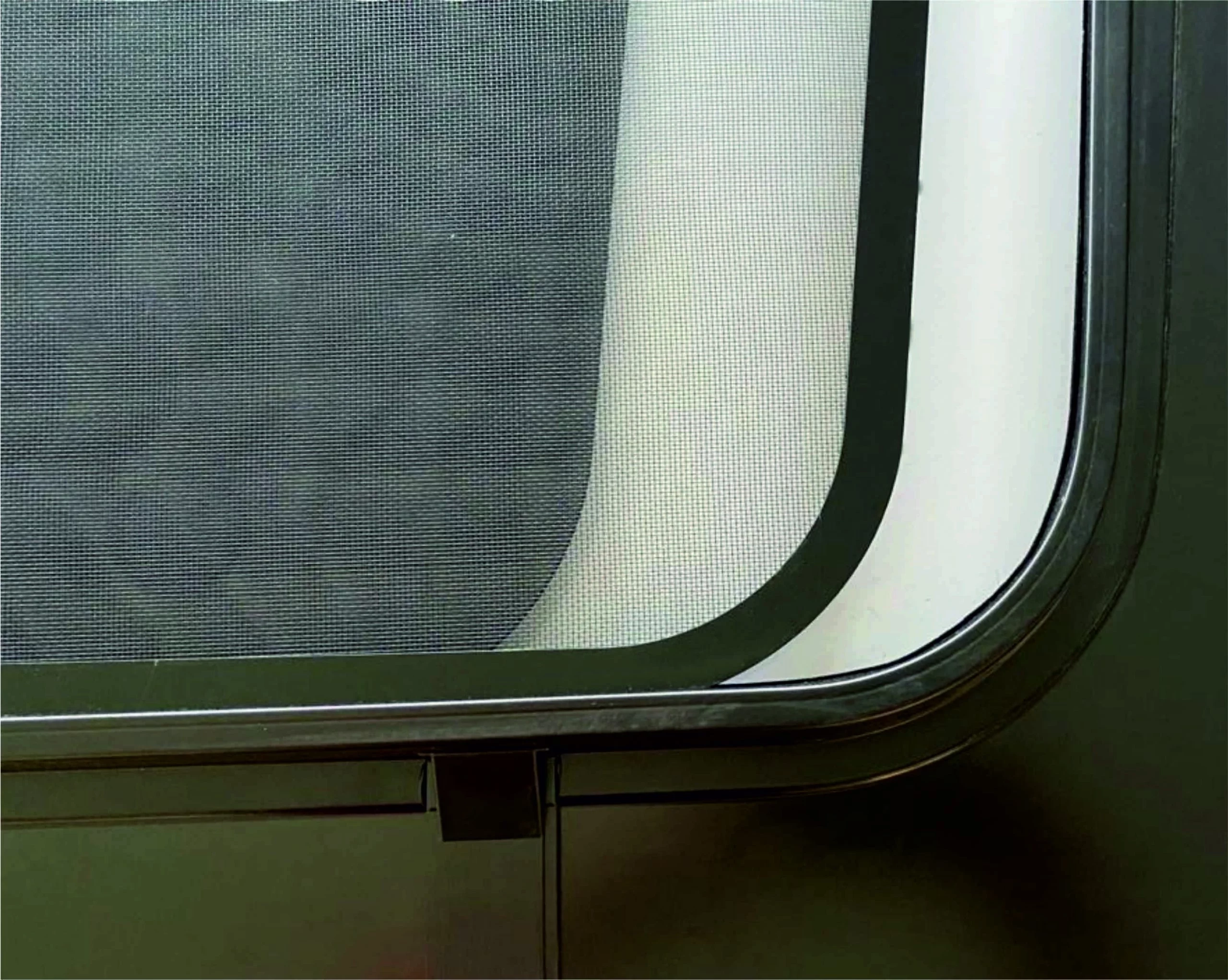 Plastic-for-leaking-and-screen-details-scaled-1.jpg Moskitonetz