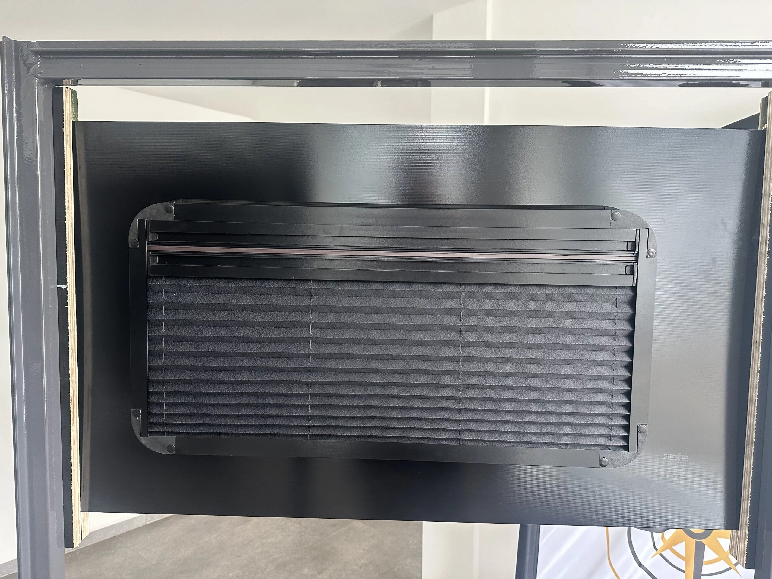 Ausstellfenster VW T6 Private Innen Ausstellfenster VW T6 Private Innen